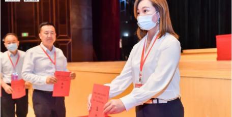 熱烈祝賀I雄峰集團總經(jīng)理劉麗恒當選陜西省工商聯(lián)（總商會）常委