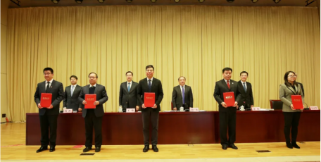 嚴(yán)鑒鉑董事長(zhǎng)榮獲陜西省“擔(dān)當(dāng)作為好干部”稱號(hào)
