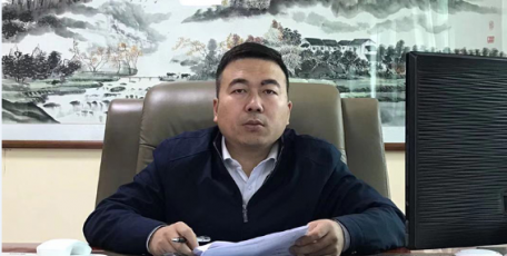 第八屆陜西省優(yōu)秀企業(yè)家風(fēng)采 ——洛川美域高生物科技有限責(zé)任公司 董事長  薛云峰