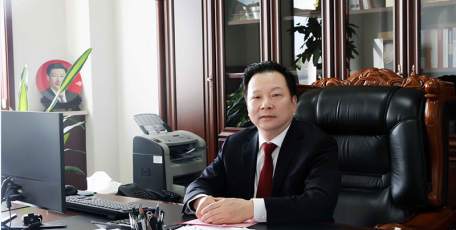 第八屆陜西省優(yōu)秀企業(yè)家風采 ——陜西長青能源化工有限公司 黨委書記、董事長 何圣龍