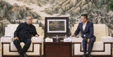 毛惠剛與山西平定縣委書記馮玉全座談