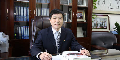 第八屆陜西省優(yōu)秀企業(yè)家風(fēng)采 ——銅川欣榮配售電有限公司 黨總支書記、執(zhí)行董事、總經(jīng)理 侯惠民