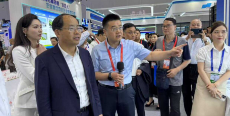 省工信廳黨組成員、副廳長劉波參加第二十屆中國國際中小企業(yè)博覽會