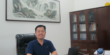 第八屆陜西省優(yōu)秀企業(yè)家風(fēng)采 ——合容電氣股份有限公司 總經(jīng)理 王耀