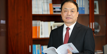第八屆陜西省優(yōu)秀企業(yè)家風(fēng)采 ——陜西延長石油礦業(yè)有限責(zé)任公司 執(zhí)行董事 總經(jīng)理  魏效農(nóng)